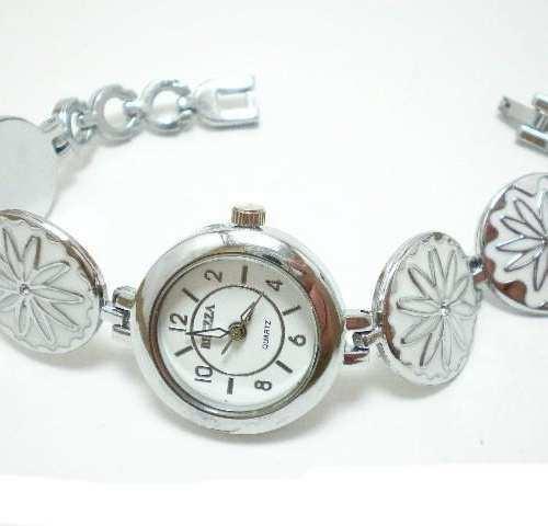 Gümüş kasa çiçekli metal kordon bayan saati