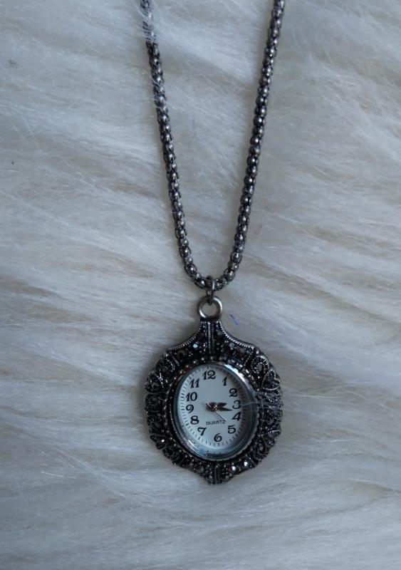 Oksitli gümüş kalpli kolye saat