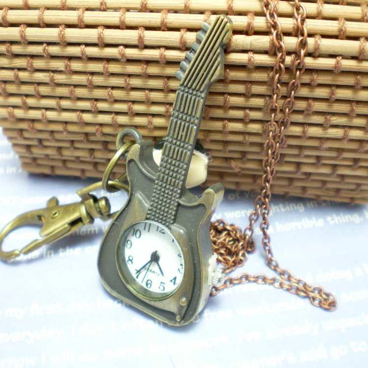 Gitarlı kolye-anahtarlık saat