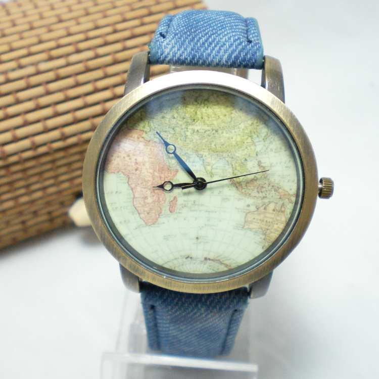 Dünya haritalı kol saati